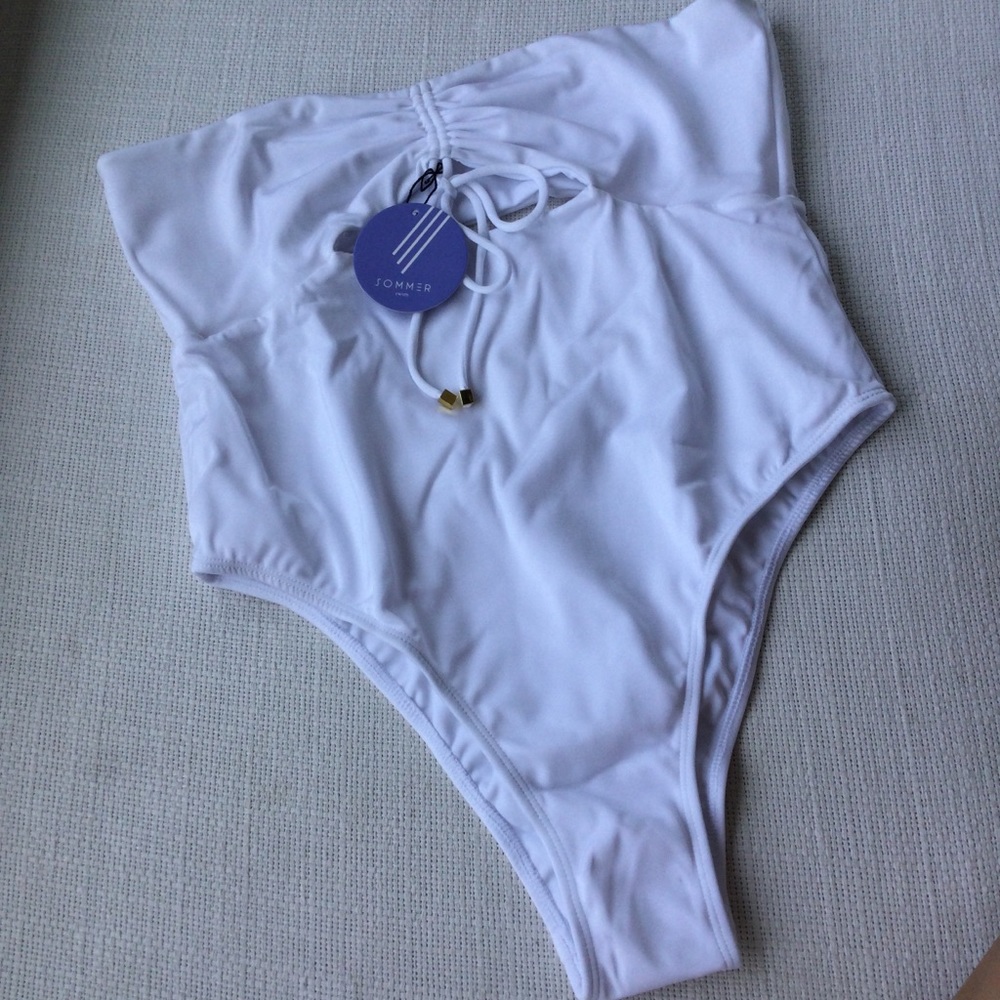 NWT SOMMER SWIM ONE PIECE LARGE
